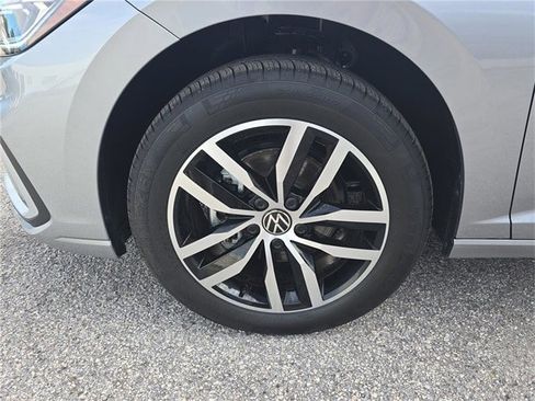 New 2025 Volkswagen Jetta SE image 8