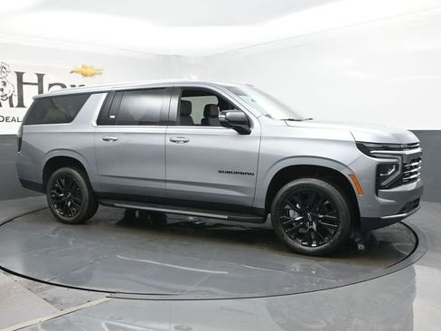 New 2025 Chevrolet Suburban Premier image 6