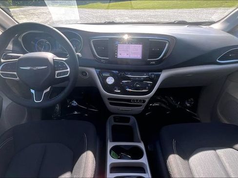Used 2023 Chrysler Voyager LX FWD image 14