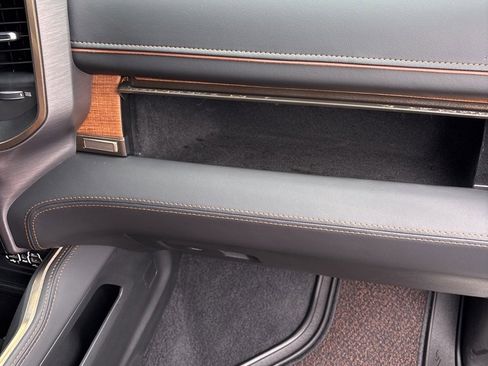 Used 2024 RAM 2500 Limited image 38