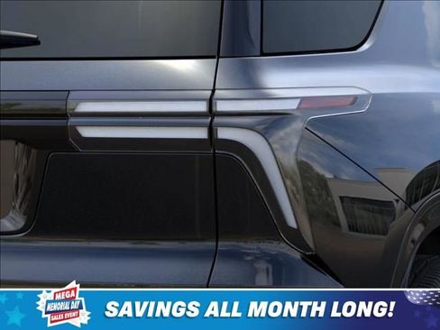 New 2026 Chevrolet Traverse RS w/ LPO, Floor Liner Package AWD/4WD image 11
