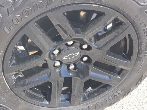 Used 2022 Chevrolet Silverado 1500 LT Trail Boss image 3