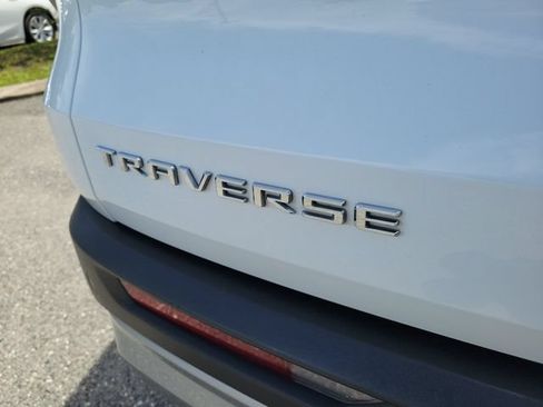 Certified 2025 Chevrolet Traverse LT w/ Sun and Wheel Package FWD image 10
