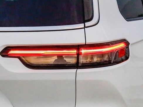 New 2025 Jeep Grand Cherokee L Laredo w/ Luxury Tech Group I image 10