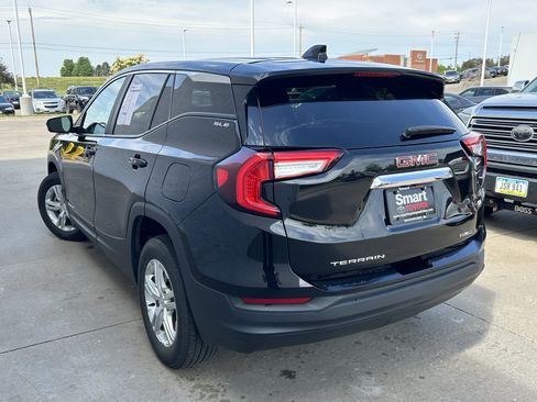 Used 2024 GMC Terrain SLE AWD/4WD image 4