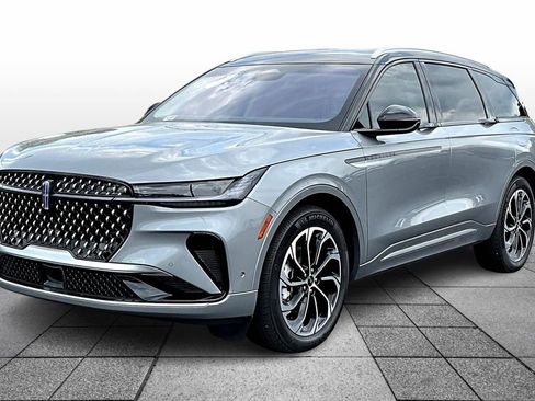 Used 2024 Lincoln Nautilus Reserve image 3