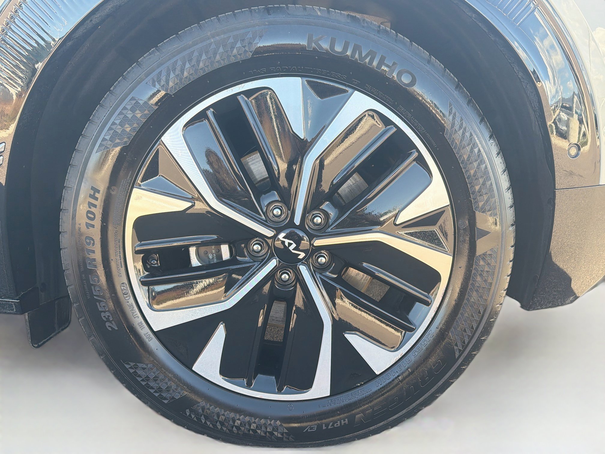 Used 2024 Kia EV6 Wind w/ Wind Technology Package AWD/4WD image 11