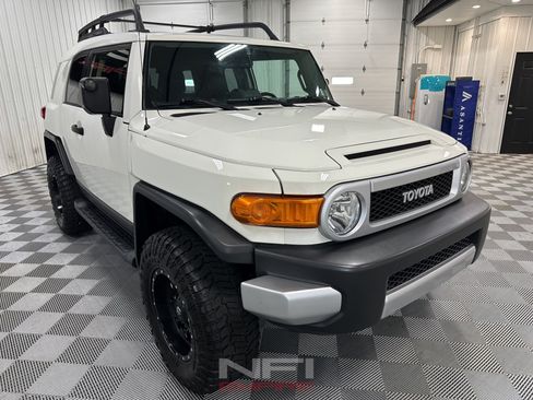 Used 2013 Toyota FJ Cruiser 4WD w/ Upgrade Pkg image 5