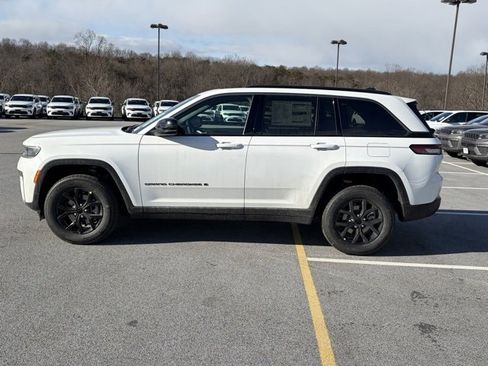 New 2026 Jeep Grand Cherokee Laredo image 4