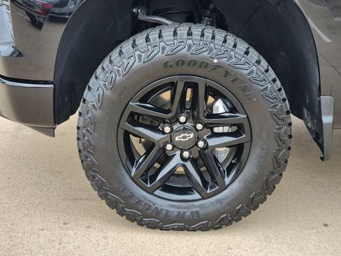 Used 2023 Chevrolet Silverado 1500 LT Trail Boss AWD/4WD image 17