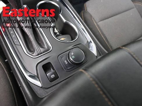 Used 2020 Chevrolet Traverse LT FWD image 21