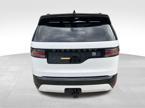 New 2025 Land Rover Discovery Dynamic SE image 8