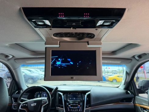 Used 2017 Cadillac Escalade Luxury AWD/4WD image 23