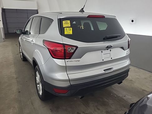 Used 2019 Ford Escape SE image 2