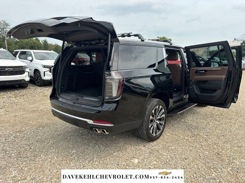 Used 2026 Chevrolet Suburban High Country w/ Sun And Tow Package AWD/4WD image 14