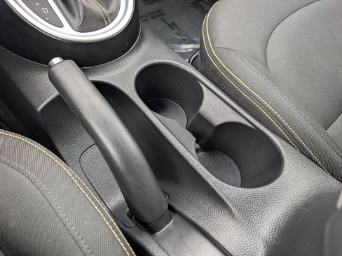 Used 2014 Kia Soul + FWD image 29