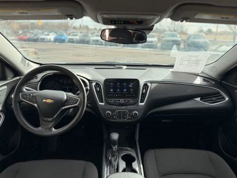 Used 2025 Chevrolet Malibu LT FWD image 18