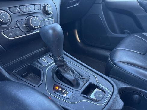 Used 2019 Jeep Cherokee Latitude Plus image 24