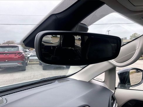 Used 2024 Chrysler Pacifica Touring-L image 26