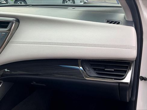 Used 2015 Toyota Avalon XLE image 17