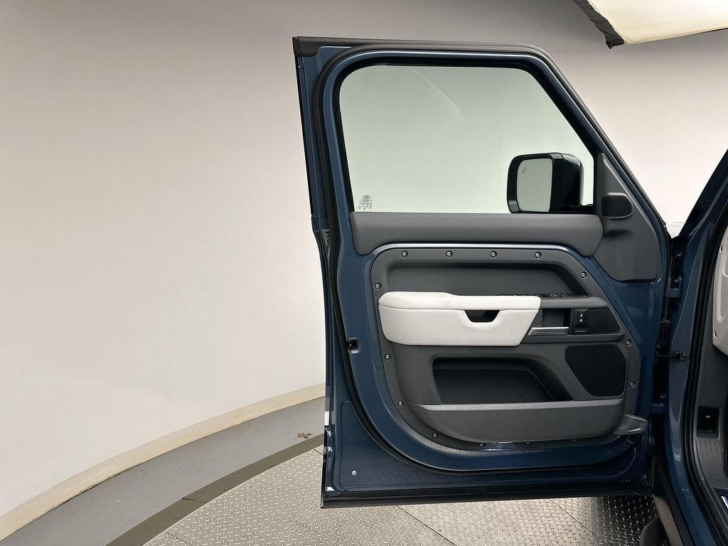 New 2026 Land Rover Defender 110 S AWD/4WD image 9