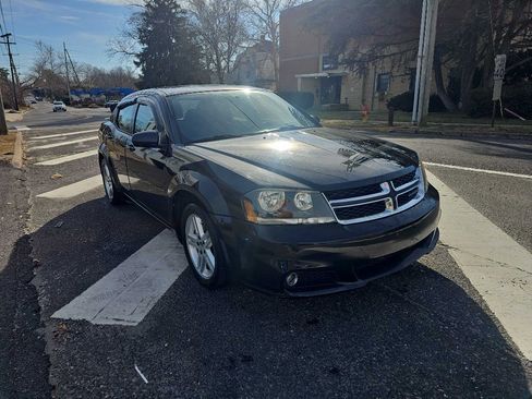 Used 2013 Dodge Avenger SXT image 3