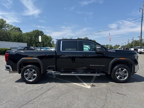 New 2025 GMC Sierra 2500 SLE w/ SLE Value Package; image 7