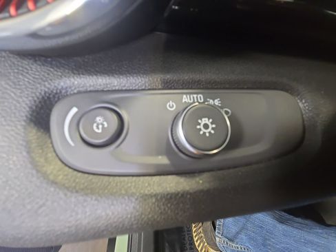 Used 2024 Chevrolet Trax RS w/ Driver Confidence Package FWD image 27