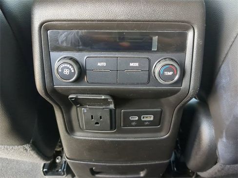 Used 2023 GMC Acadia SLT image 17