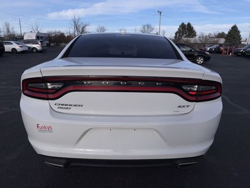 Used 2017 Dodge Charger SXT image 6