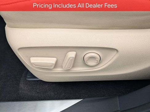 Used 2024 Toyota Highlander Platinum FWD image 22