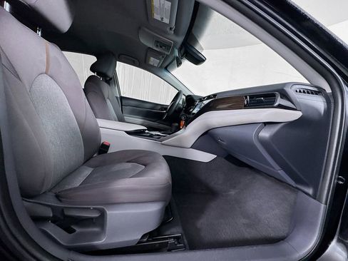 Used 2019 Toyota Camry L image 29