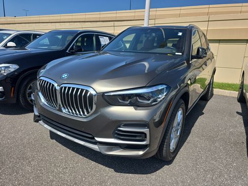 Used 2023 BMW X5 xDrive45e w/ Climate Comfort Package AWD/4WD image 3