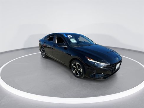 Used 2023 Hyundai Elantra SEL w/ Convenience Package image 2
