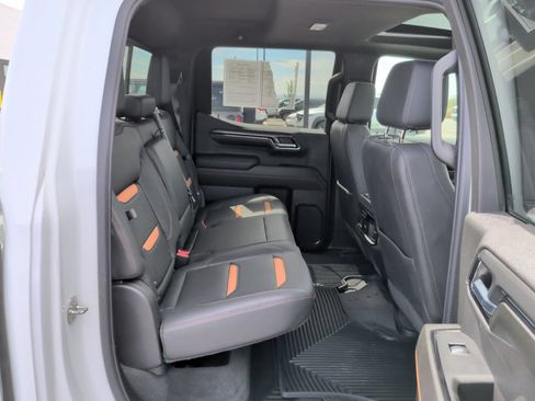 Used 2024 GMC Sierra 1500 AT4 w/ Technology Package AWD/4WD image 12