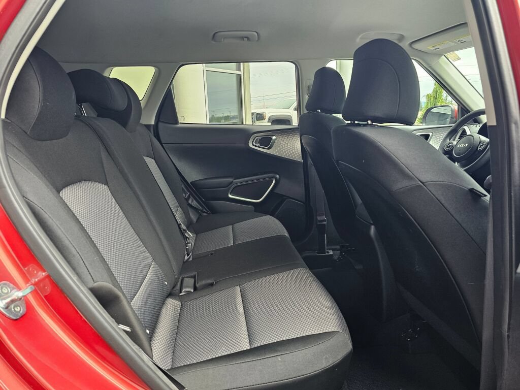 Used 2022 Kia Soul LX w/ Technology Package FWD image 13