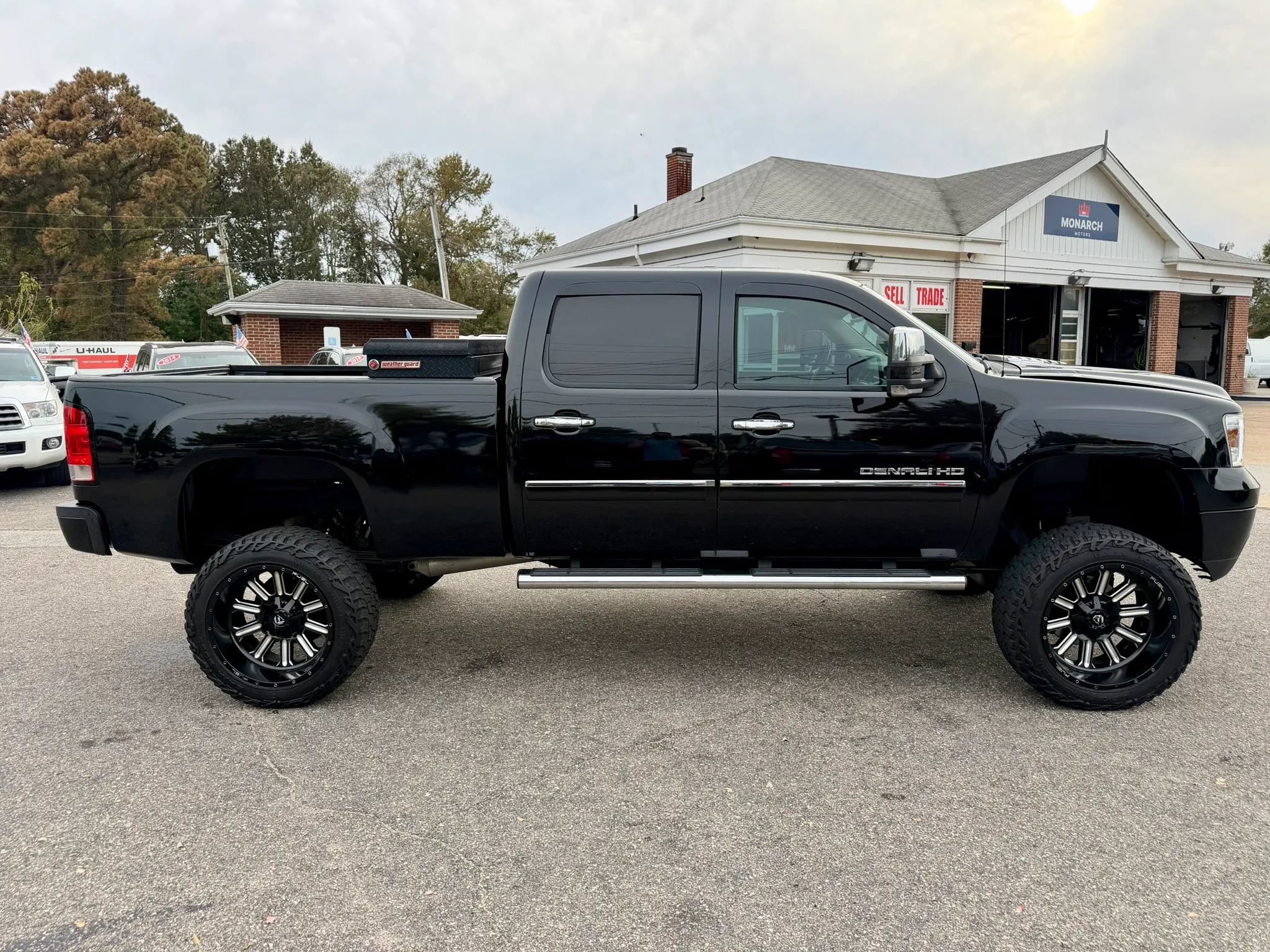 Used 2014 GMC Sierra 2500 Denali w/ Suspension Package, Off-Road AWD/4WD image 6