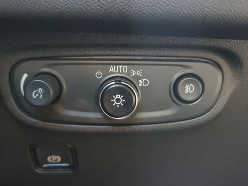 Used 2023 GMC Terrain SLT image 34