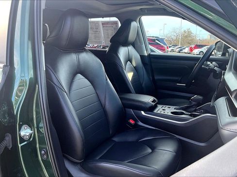 Used 2025 Toyota Highlander XLE image 7