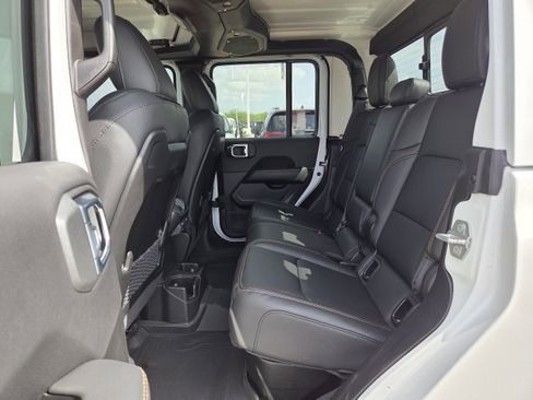 New 2026 Jeep Gladiator Sport AWD/4WD image 15