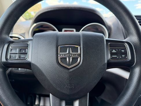 Used 2020 Dodge Journey SE FWD image 19