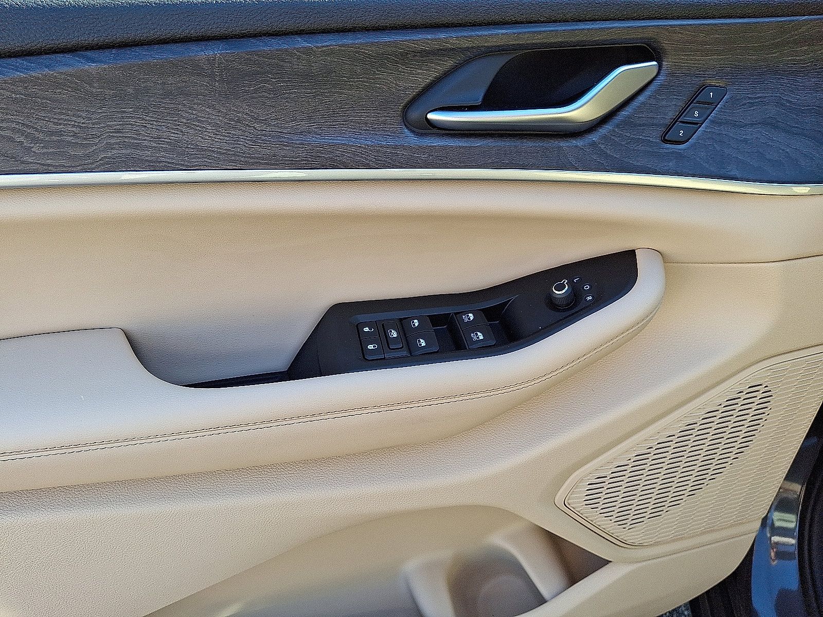 Certified 2023 Jeep Grand Cherokee Limited AWD/4WD image 13