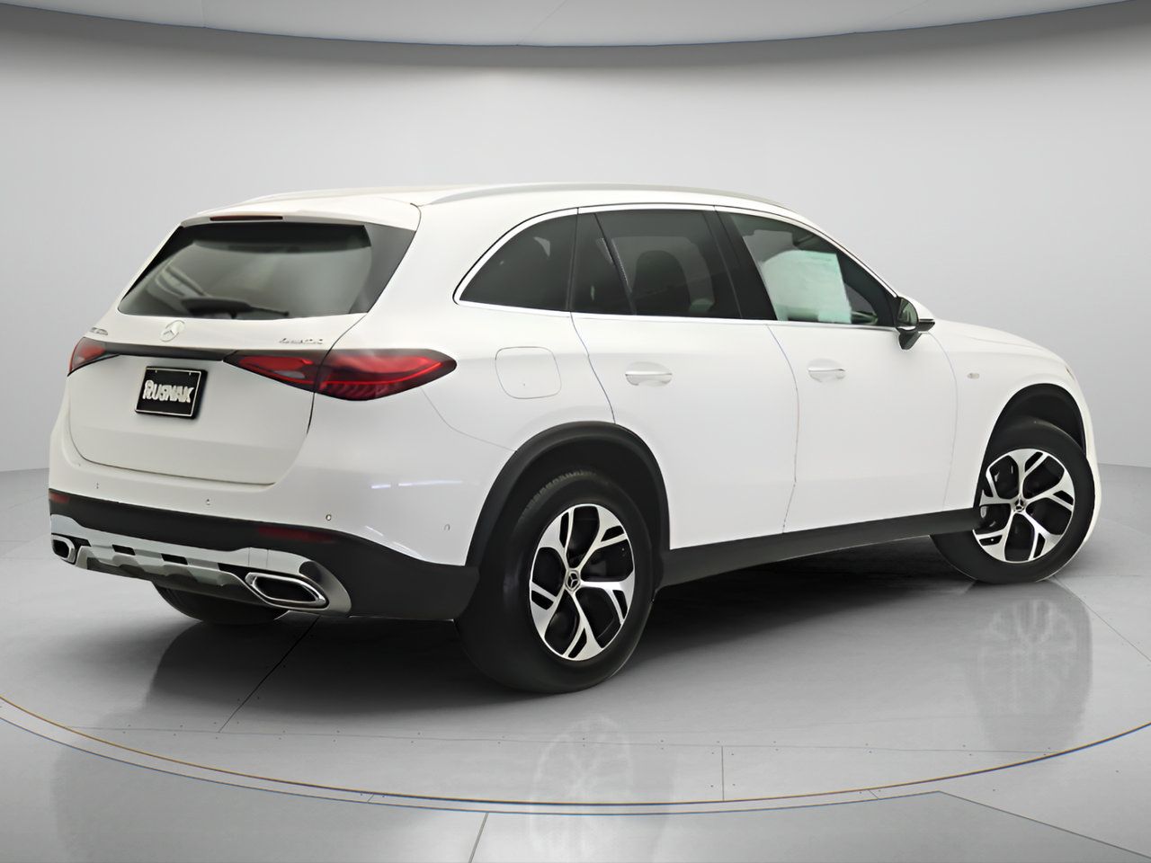 Used 2025 Mercedes-Benz GLC 350e 4MATIC image 4