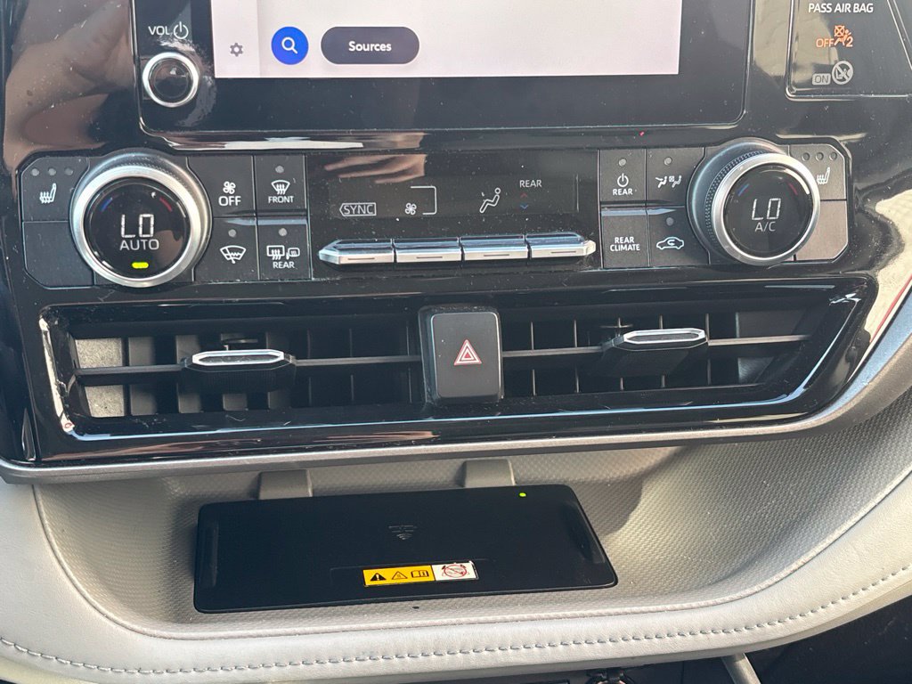 Used 2024 Toyota Highlander XLE AWD/4WD image 15