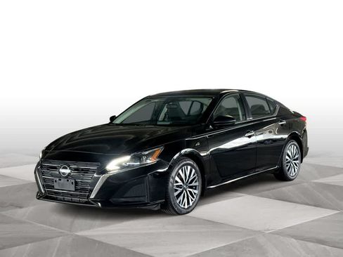 Used 2024 Nissan Altima 2.5 SV FWD image 4