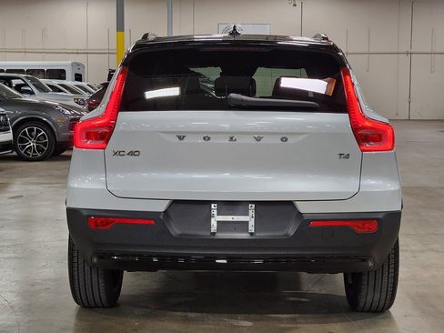 Used 2021 Volvo XC40 T4 R-Design w/ Advanced Package image 10
