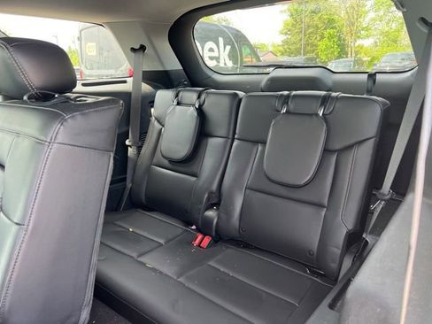 Used 2023 Ford Explorer XLT w/ Equipment Group 202A AWD/4WD image 17