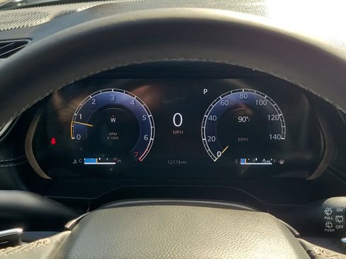 Used 2025 Jeep Grand Cherokee L Limited image 19