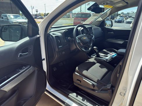 Used 2022 Chevrolet Colorado LT w/ Fleet Safety Package RWD image 15