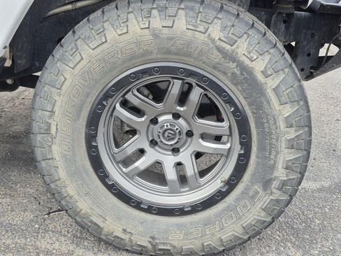 Used 2016 Jeep Wrangler Unlimited Sahara w/ Connectivity Group AWD/4WD image 6